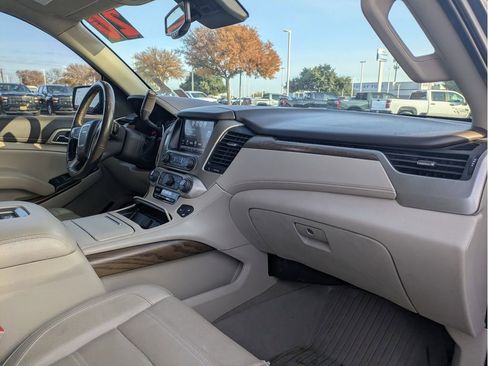 Used 2020 GMC Yukon Denali w/ Denali Premium Package image 28