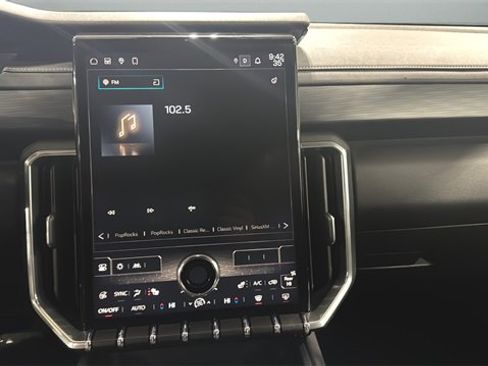 Used 2025 GMC Acadia Elevation image 11