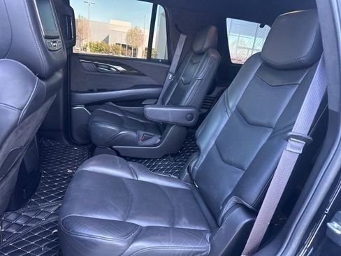 Used 2017 Cadillac Escalade Platinum image 10