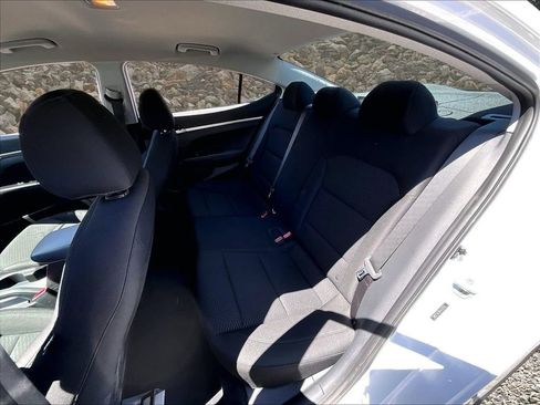 Used 2019 Hyundai Elantra SE w/ Cargo Package FWD image 20