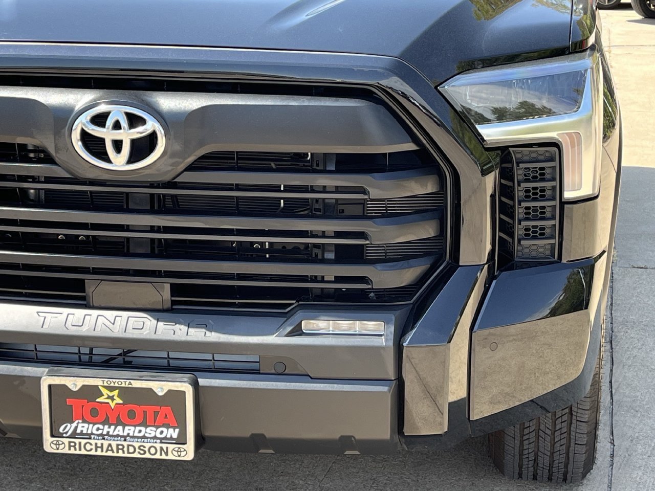 Used 2026 Toyota Tundra SR5 w/ SR5 Convenience Package AWD/4WD image 8