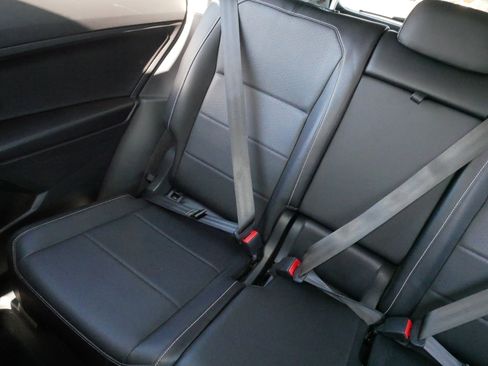 Certified 2021 Volkswagen Tiguan SE image 12