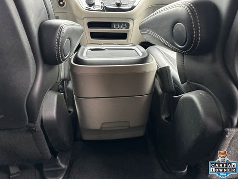 Used 2023 Chrysler Pacifica Touring-L FWD image 40