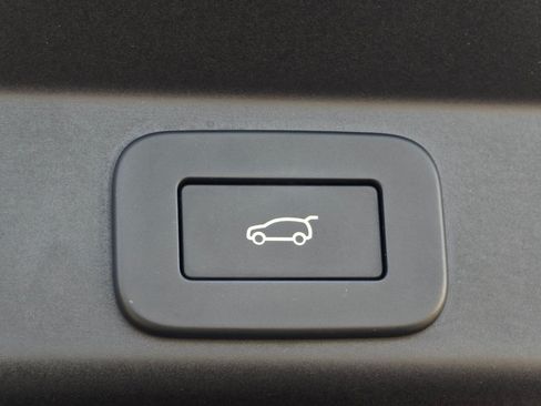 Used 2025 Land Rover Range Rover Sport SE AWD/4WD image 24