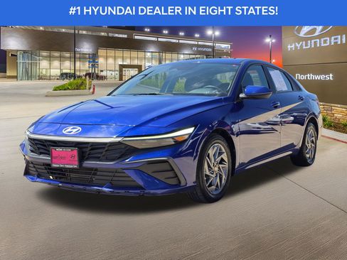 Used 2024 Hyundai Elantra SEL FWD image 2