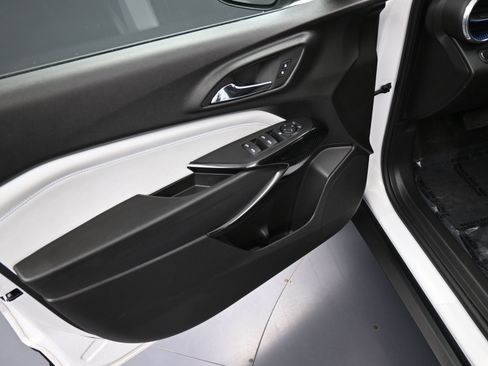 Certified 2025 Chevrolet Trax LT image 13