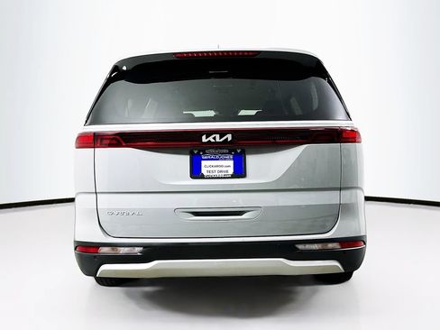 Used 2024 Kia Carnival EX FWD image 15