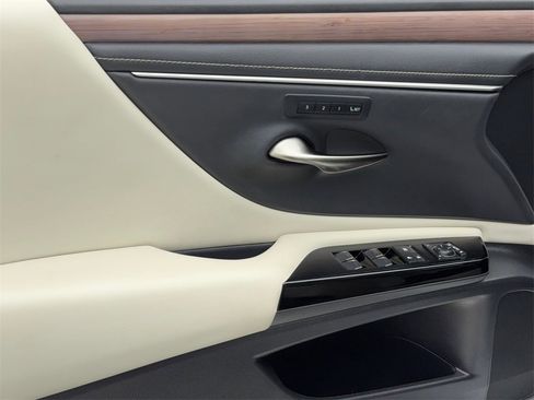 Used 2024 Lexus ES 350 w/ Premium Package image 34