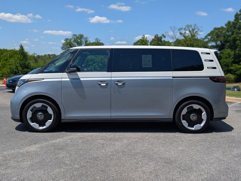 Used 2025 Volkswagen ID. Buzz Pro S Plus RWD image 6