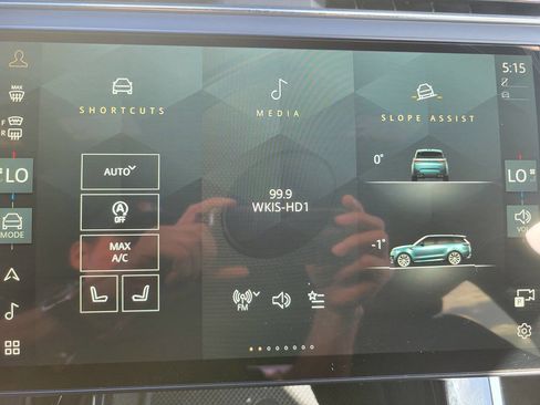 Used 2025 Land Rover Range Rover Sport SE image 24