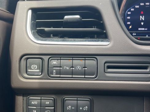 Used 2024 Chevrolet Suburban LT image 31