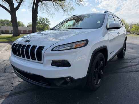 Used 2016 Jeep Cherokee Latitude w/ Cold Weather Group FWD image 3