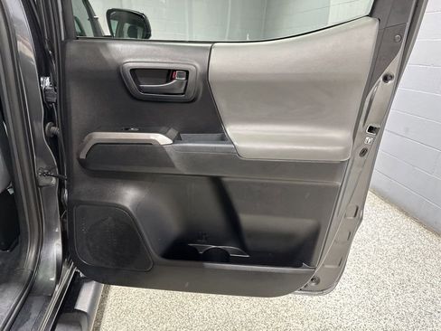 Used 2019 Toyota Tacoma SR5 image 18
