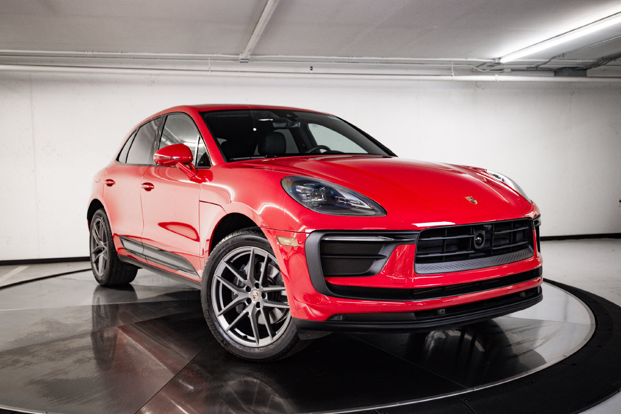 Certified 2026 Porsche Macan AWD/4WD image 9