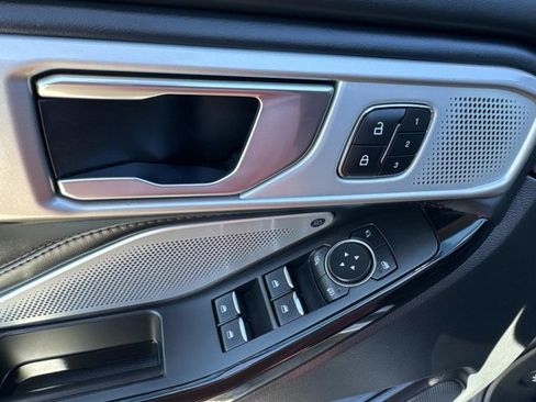 Used 2021 Ford Explorer Platinum w/ Equipment Group 601A image 11