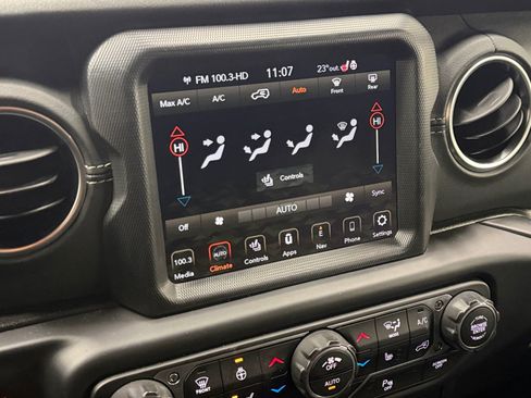 Used 2020 Jeep Wrangler Unlimited Sahara w/ Uconnect 4C Nav & Sound Group image 26