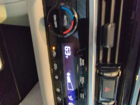 Used 2022 Nissan Pathfinder SV image 17