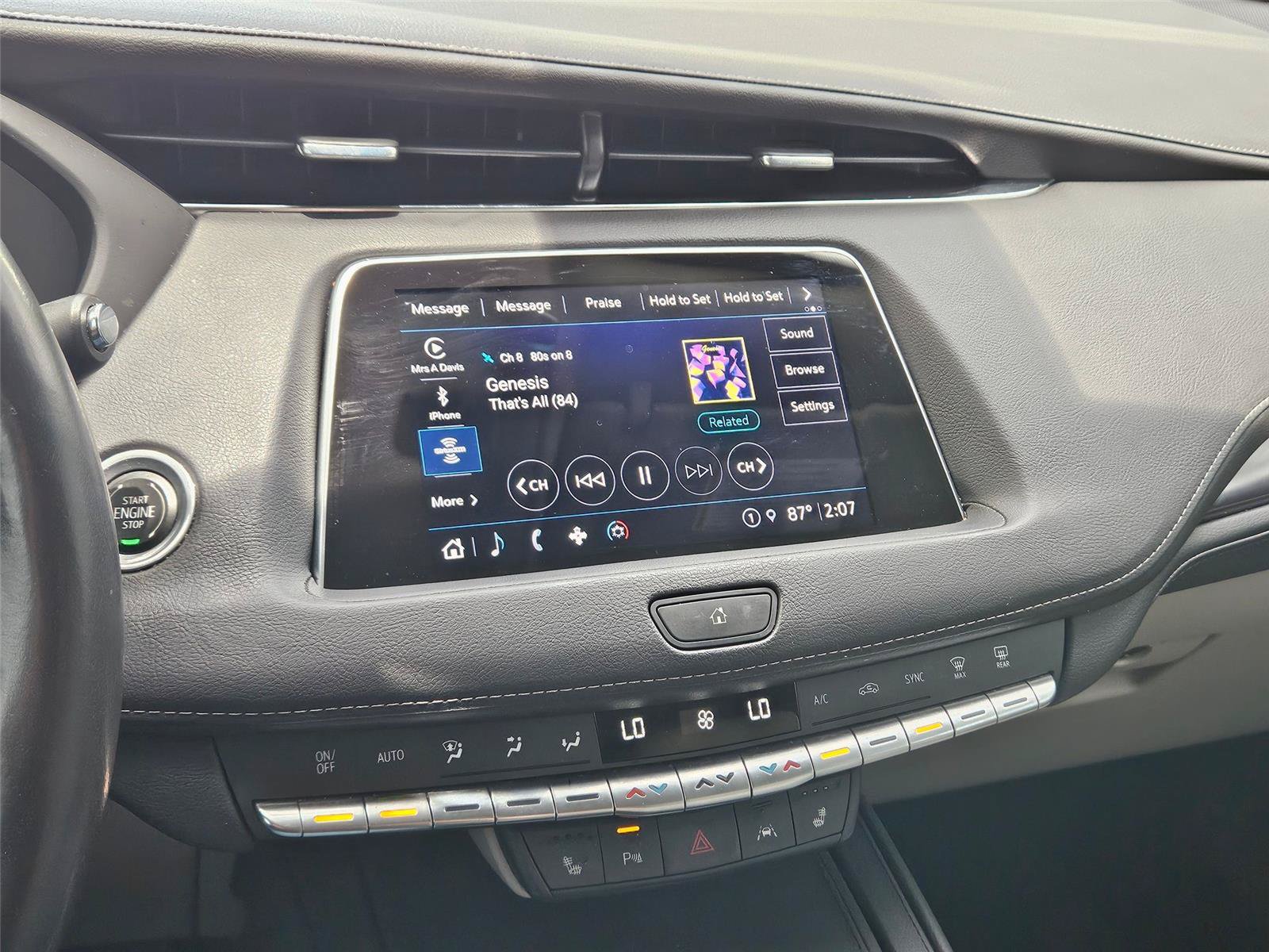 Used 2023 Cadillac XT4 Luxury w/ Cold Weather Package FWD image 16