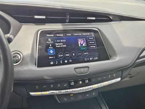 Used 2023 Cadillac XT4 Luxury w/ Cold Weather Package FWD image 16