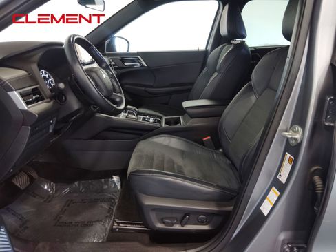 Used 2022 Mitsubishi Outlander SE image 28