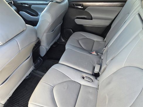 Used 2021 Toyota Highlander Limited image 21