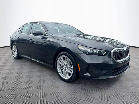 Used 2025 BMW 530i xDrive image 4