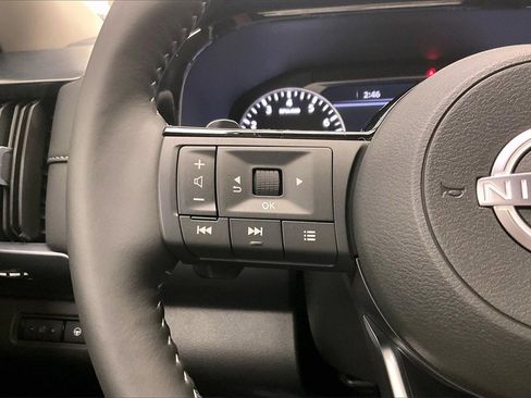 Certified 2025 Nissan Pathfinder SL image 18