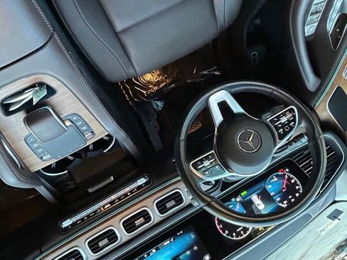 Used 2023 Mercedes-Benz GLE 450 4MATIC w/ AMG Line Exterior image 9