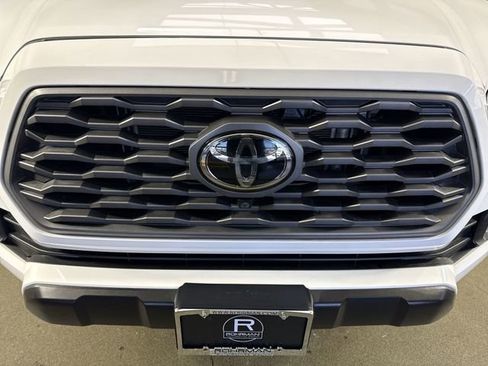 Used 2023 Toyota Tacoma TRD Off-Road w/ TRD Premium Off Road Package image 27