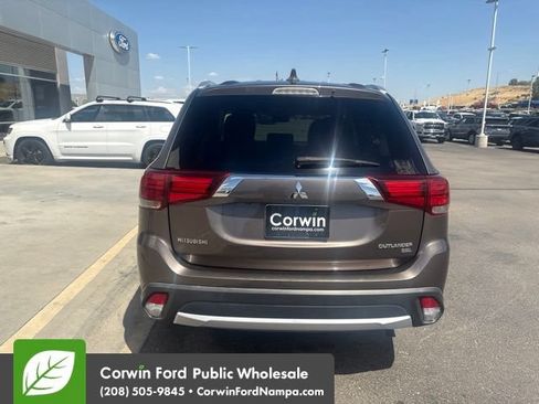 Used 2018 Mitsubishi Outlander AWD image 6