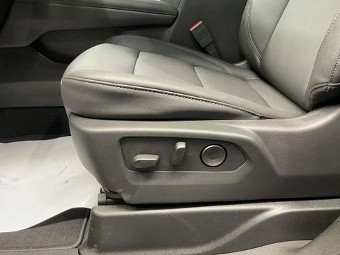 New 2026 Chevrolet Suburban LT image 13