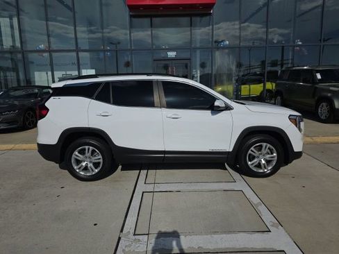 Used 2023 GMC Terrain SLE w/ Driver Convenience Package AWD/4WD image 3