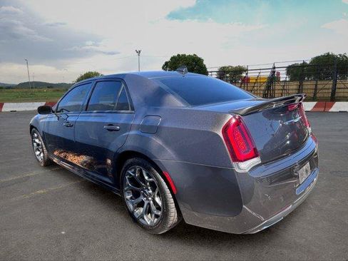 Used 2018 Chrysler 300 S w/ 300S Premium Group RWD image 4