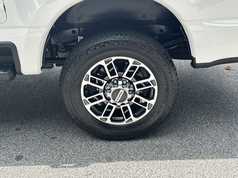 Used 2025 Ford F250 Platinum image 18