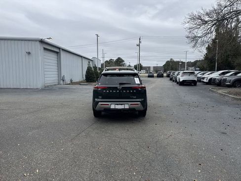 Used 2024 Nissan Pathfinder Platinum image 6