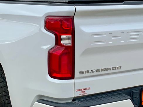 Used 2022 Chevrolet Silverado 1500 High Country w/ Technology Package image 18