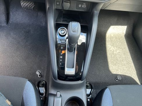 Used 2025 Nissan Versa SV FWD image 39