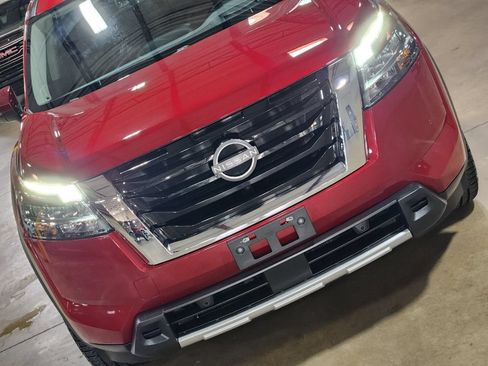 Used 2023 Nissan Pathfinder Platinum FWD image 19
