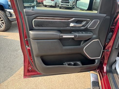 Used 2019 RAM 1500 Laramie AWD/4WD image 7