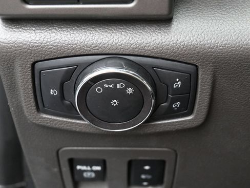 Used 2019 Ford Expedition XLT w/ Equipment Group 202A RWD image 16