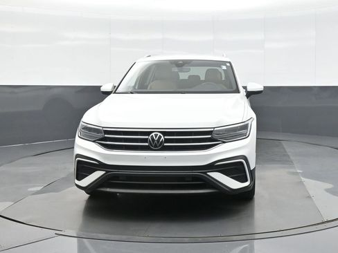 Used 2022 Volkswagen Tiguan SE image 2