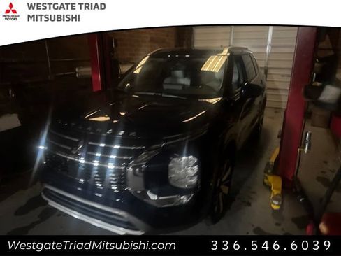 Used 2025 Mitsubishi Outlander SEL FWD image 3