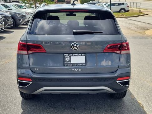 Certified 2024 Volkswagen Taos SE w/ Panoramic Sunroof Package FWD image 5
