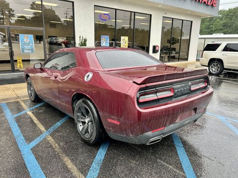Used 2019 Dodge Challenger SXT RWD image 4