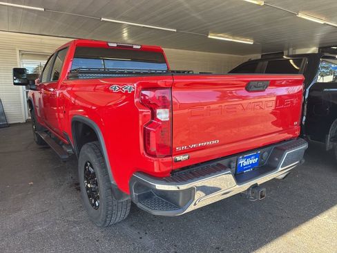 Used 2021 Chevrolet Silverado 2500 LT w/ Convenience Package image 3