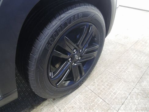 Used 2025 Chevrolet Trax ACTIV w/ Sunroof Package image 35