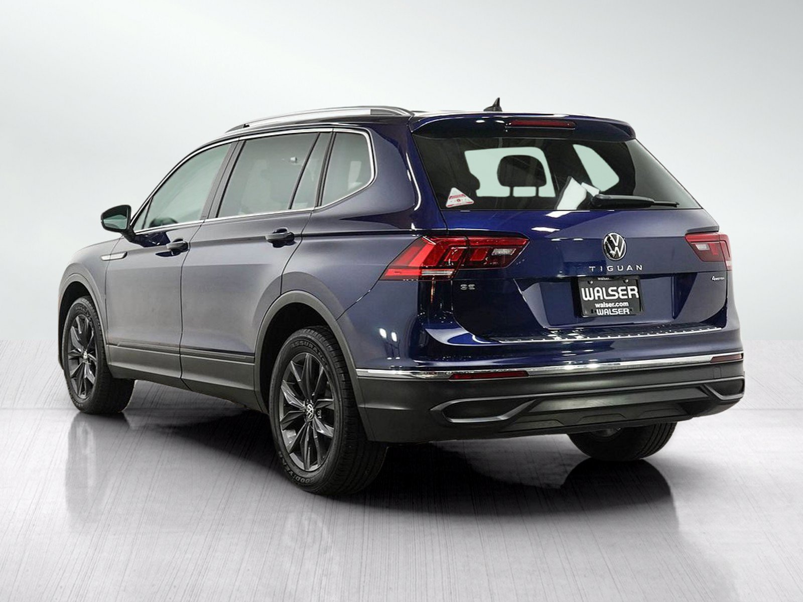 Used 2022 Volkswagen Tiguan SE AWD/4WD image 3