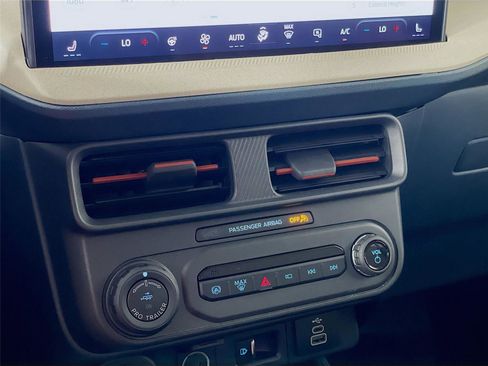 Used 2025 Ford Maverick Lariat w/ 4K Tow Package image 19