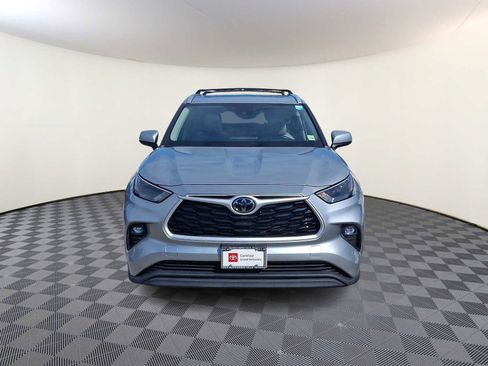 Used 2022 Toyota Highlander XLE image 3