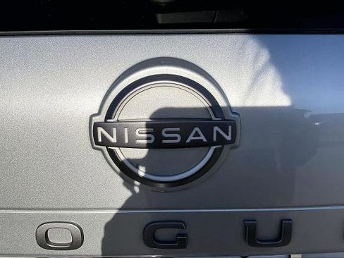 Certified 2025 Nissan Rogue SV image 29